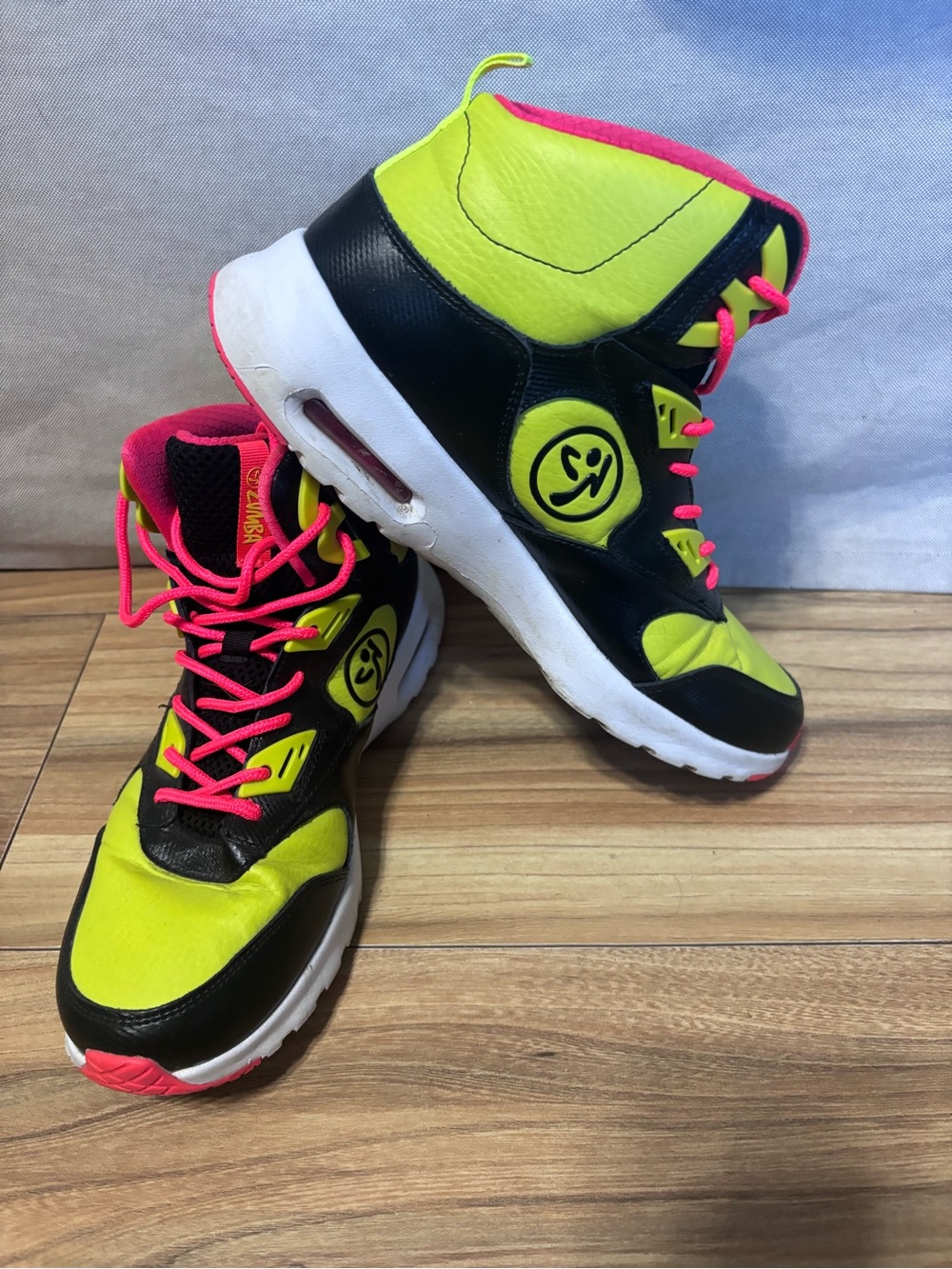 Zumba Air Bounce Sneakers Woman
Size US 9 Neon yellow, black